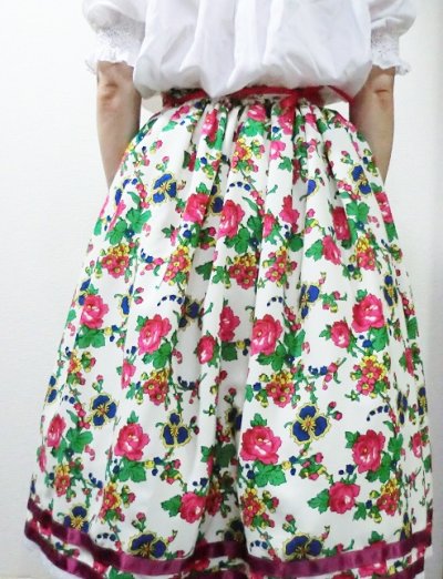 画像3: フォークダンス用スカート（白地に赤系花柄）ウエスト67、70、75、80cm