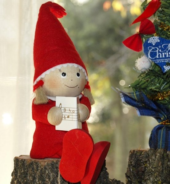 画像2: 北欧人形PKE( sitting singing girl) (2)